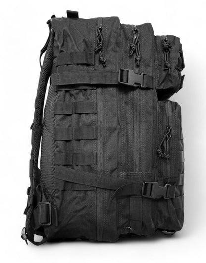 Ergonomischer Fitness Rucksack von Gym Generation in Schwarz mit Klettverschluss-Patches und Geheimfach.