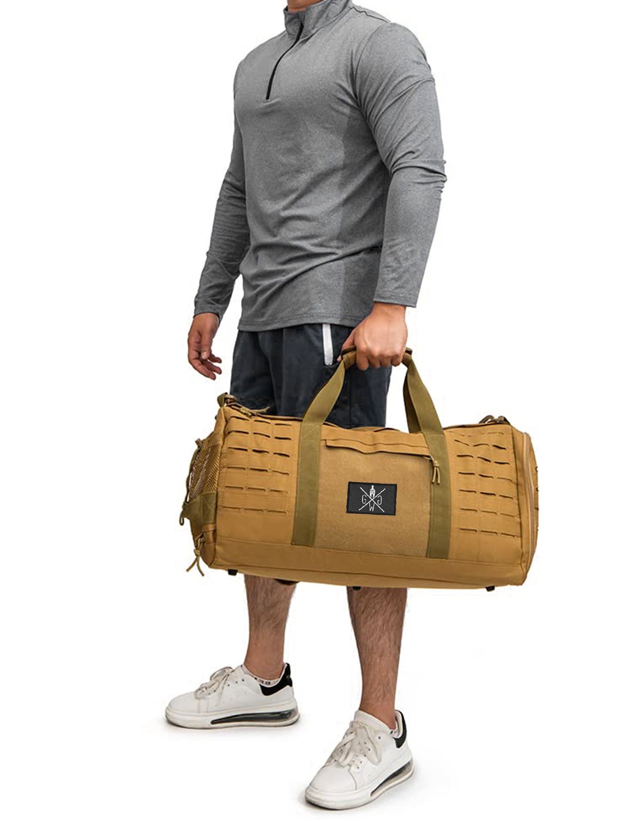 Beige Gym Tasche – Funktionale und stilvolle Sporttasche von Gym Generation, mit separatem Schuhfach und individuell gestaltbarem Patch-Design.
