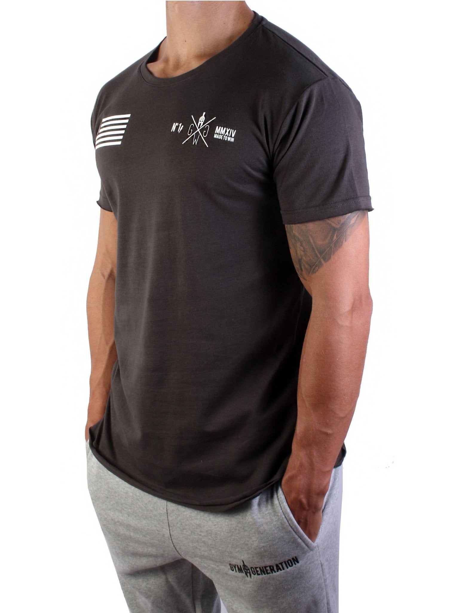 Herren Sport T-Shirt Dukelgrau von Gym Generation – Komfortabler Schnitt und modernes Design mit Logo-Details, perfekt für Training und Freizeit.