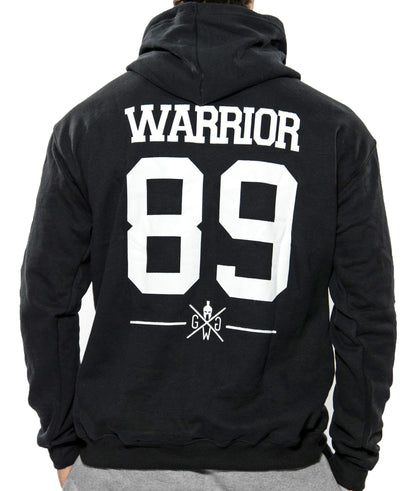 Rückansicht des schwarzen Gym Generation Gym Hoodies mit großem weißen 'Warrior 89'-Print und kleinem Spartaner-Logo.