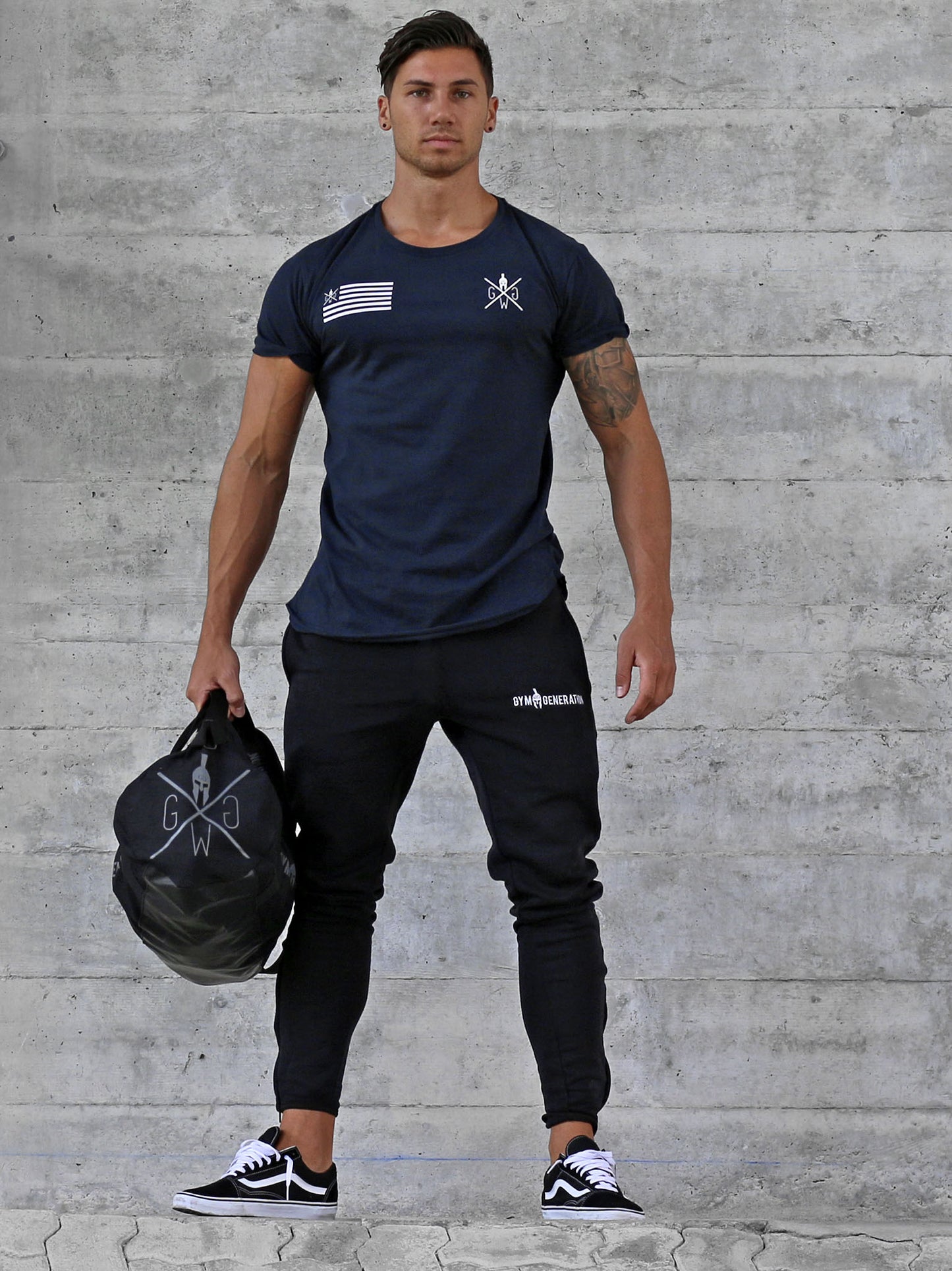 Herren T-Shirt in Navy-Blau von Gym Generation – atmungsaktives und strapazierfähiges Shirt mit modernem Look, perfekt für Fitness und urbanen Style.