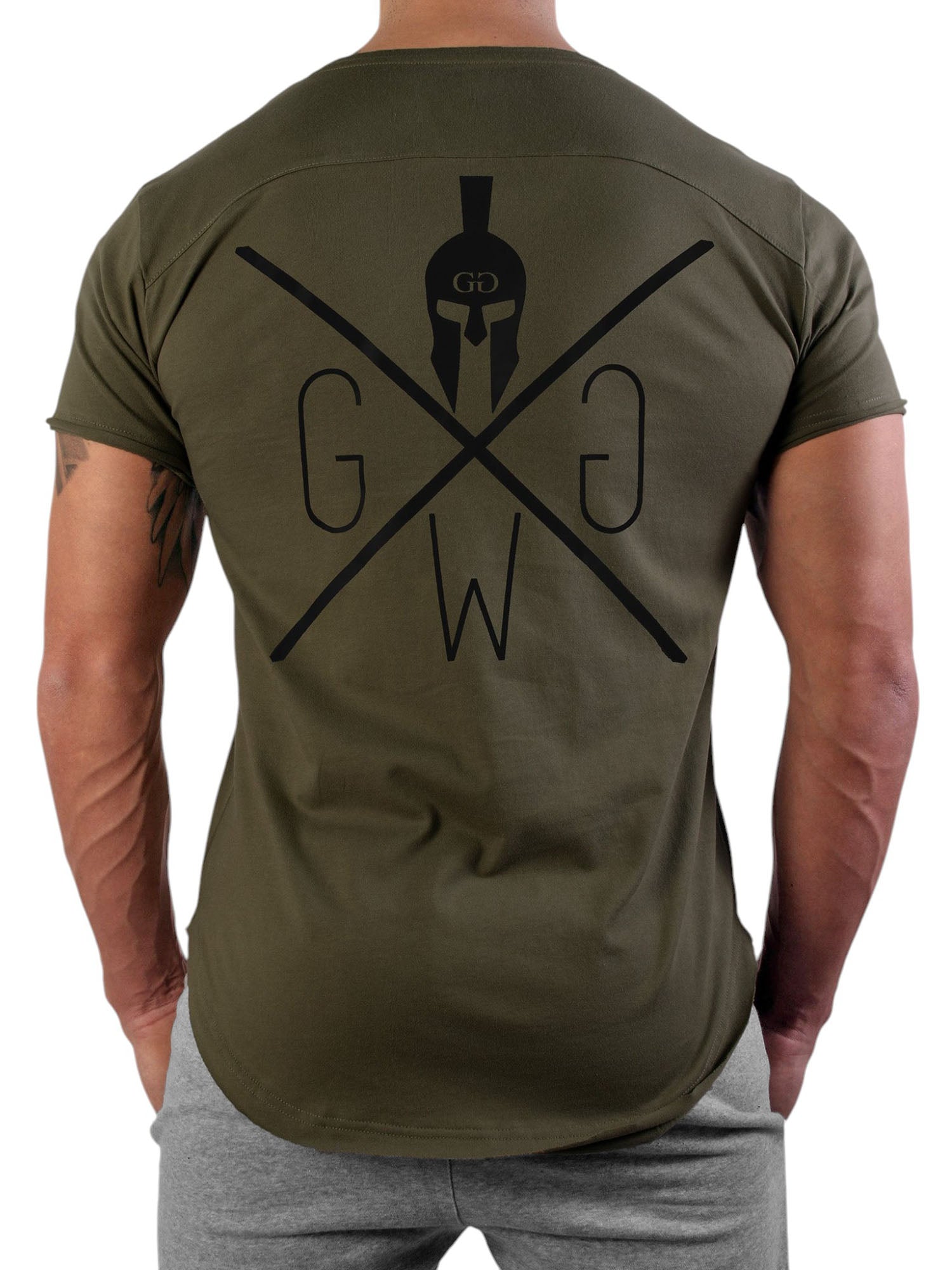 Herren Gym T-Shirt Olive von Gym Generation – Modernes und funktionales Shirt mit schwarzem Logo-Print, ideal für Training und Freizeit.