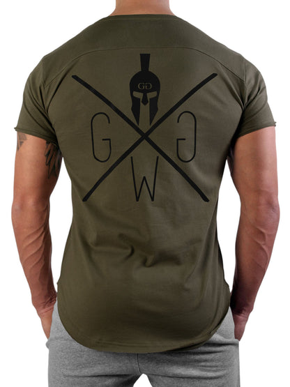 Herren Gym T-Shirt Olive von Gym Generation – Modernes und funktionales Shirt mit schwarzem Logo-Print, ideal für Training und Freizeit.