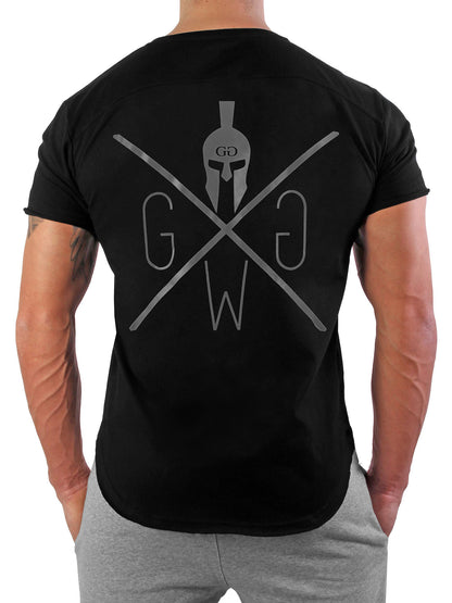 Schwarzes Gym T-Shirt für Herren von Gym Generation – hochwertiges Baumwoll-Shirt mit dezentem Spartaner-Logo, ideal für Fitness, Outdoor und Streetstyle.