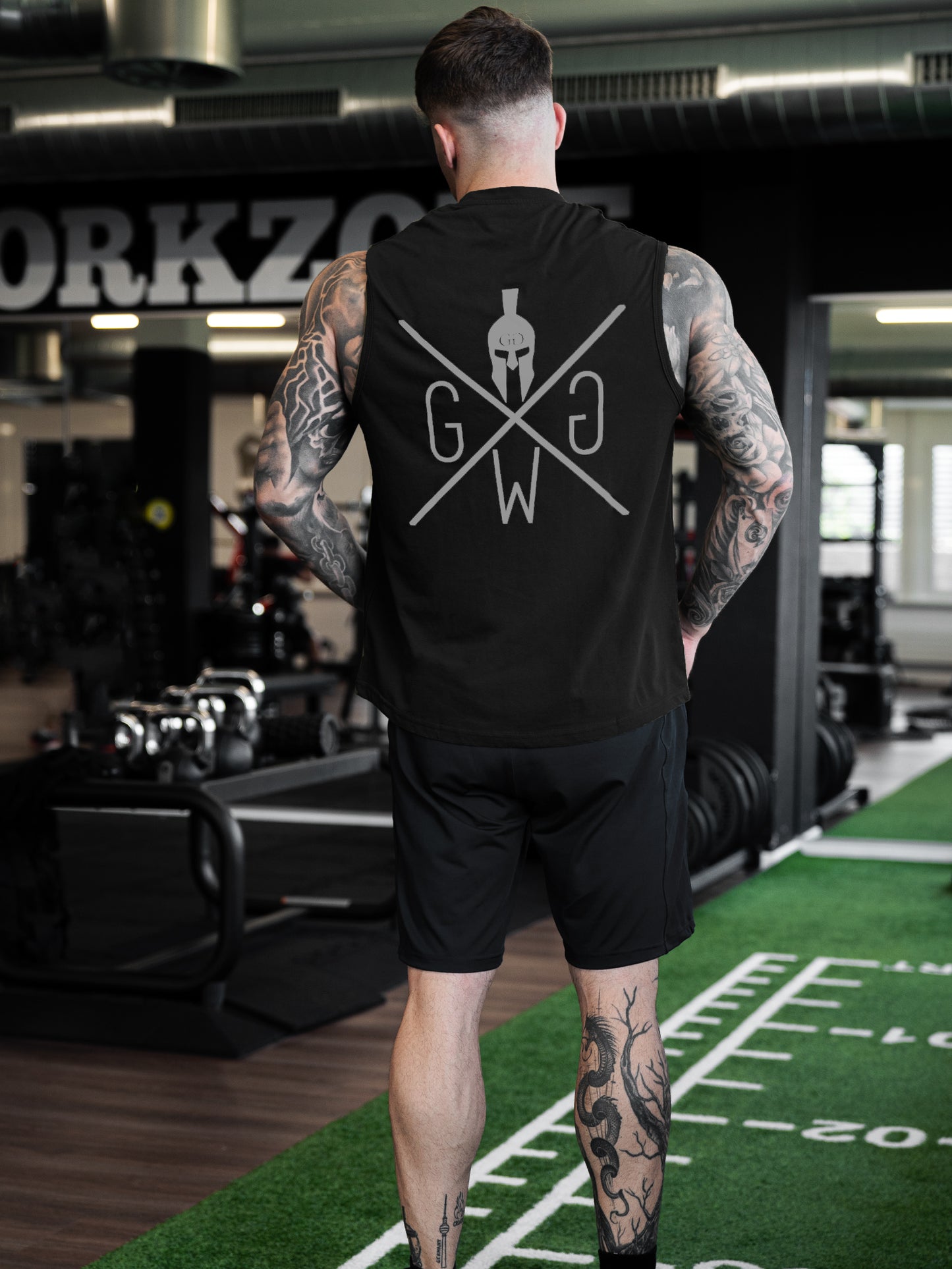 Schwarzes Gym Tank Top – Sportliches und stylisches Tank von Gym Generation, mit lockerer Passform für maximale Bewegungsfreiheit beim Training.