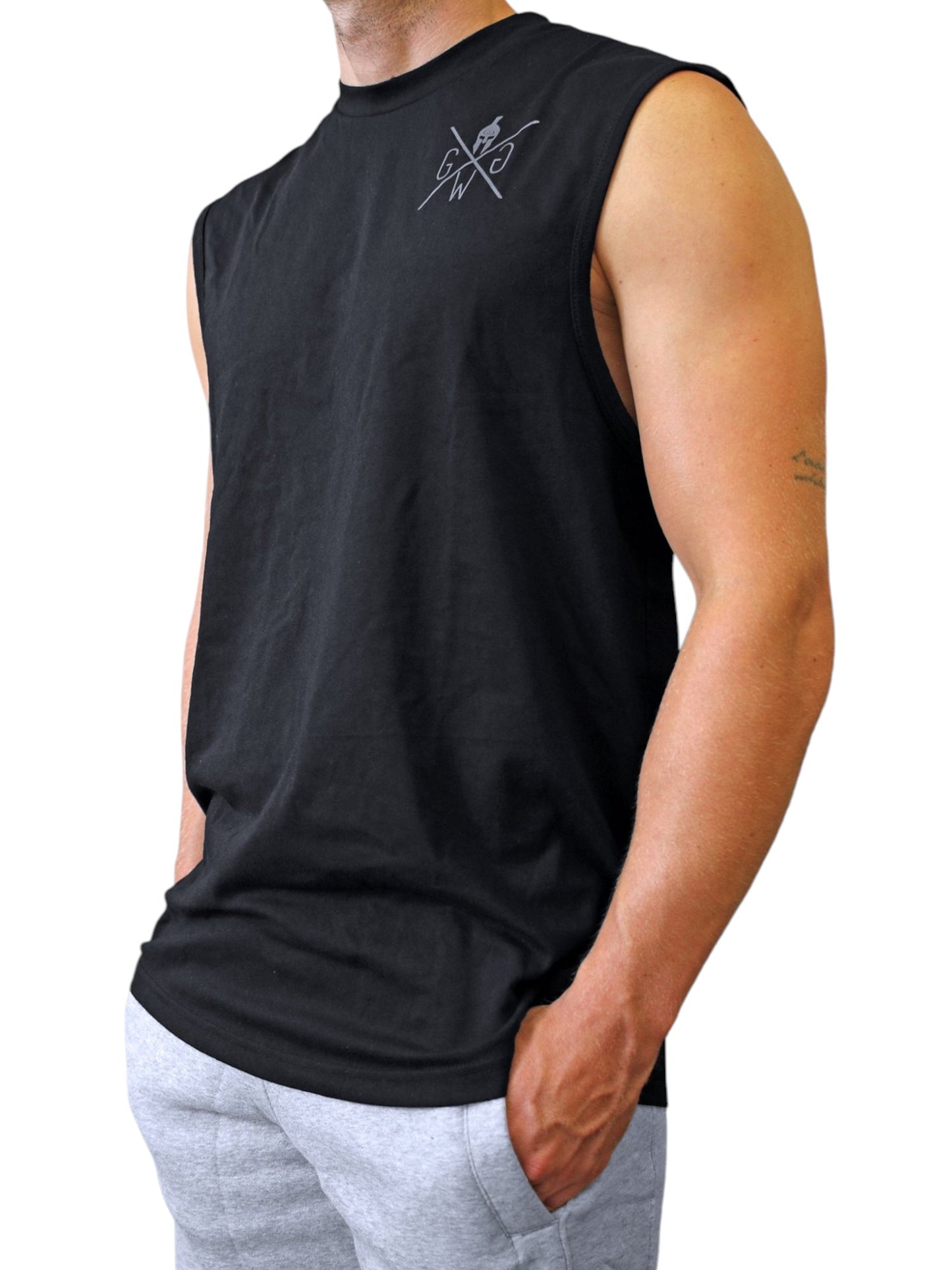 Gym Tank Top Herren – Funktionales und stylisches Fitness Tank in Schwarz, perfekt für Krafttraining, Cardio und Streetwear-Looks.