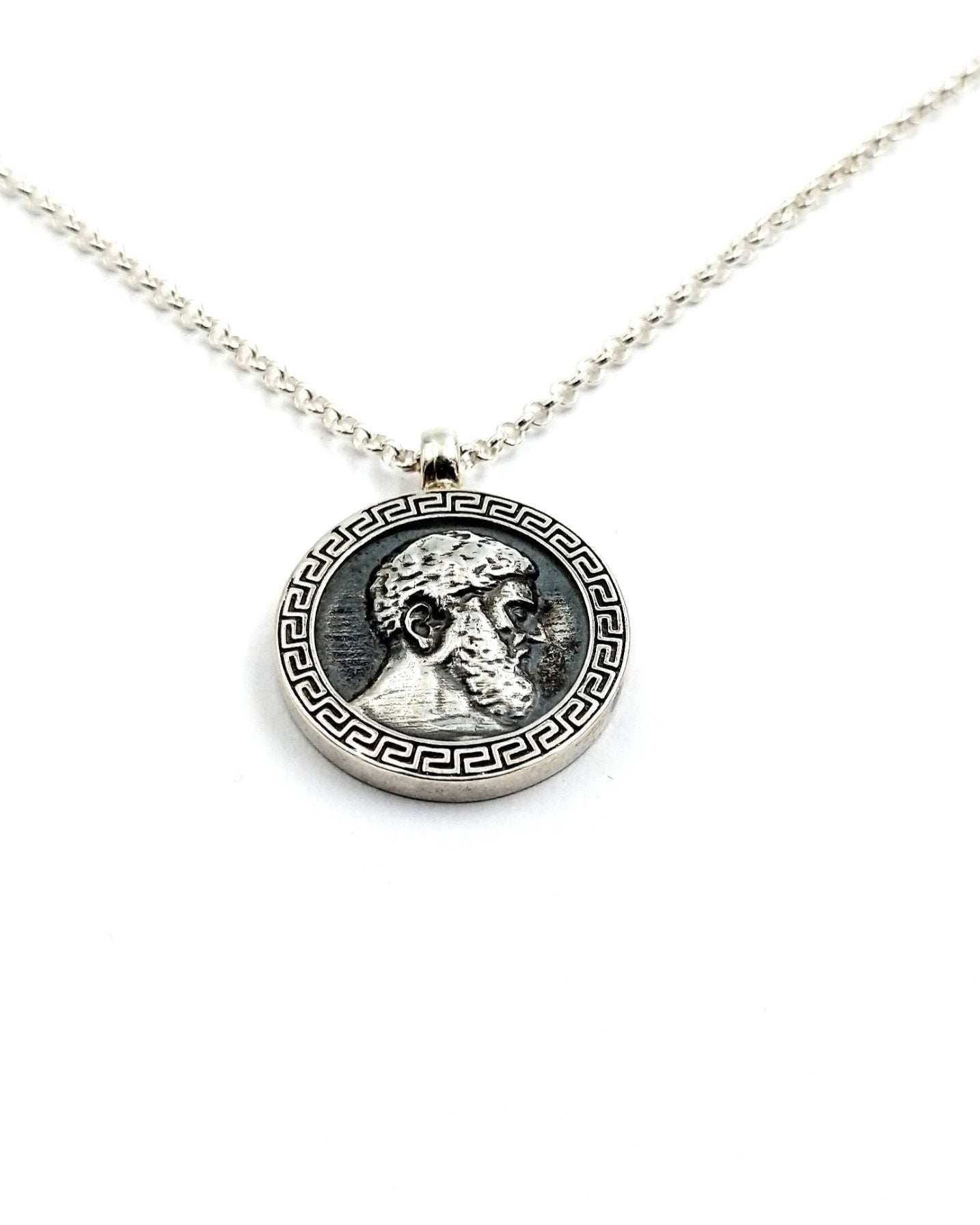 Herkules Medaillon – 925er Sterling Silber Anhänger, symbolisiert Stärke und Mut, inspiriert von der griechischen Mythologie, mit geschwärzten Details und polierter Oberfläche.