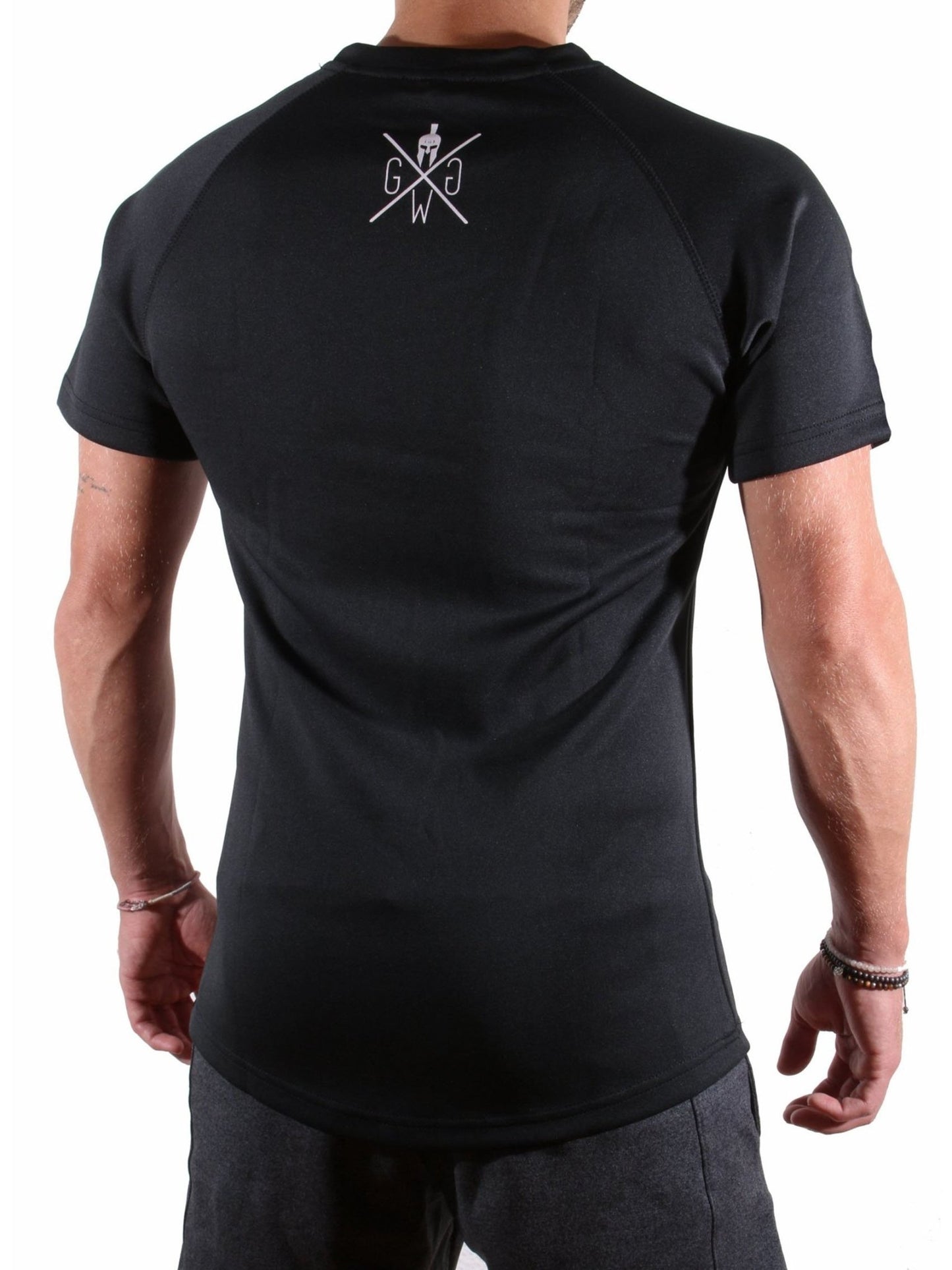 Rückansicht des Gym Generation Sport Shirts in Schwarz mit markantem Spartaner-Logo.