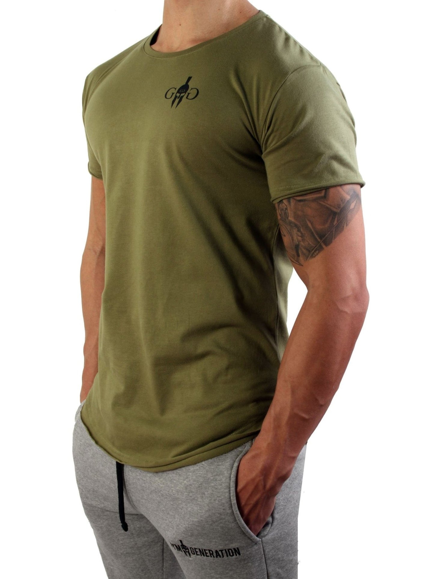 Hochwertiges olivgrünes Gym T-Shirt aus Baumwolle, bietet hervorragenden Tragekomfort und Langlebigkeit.