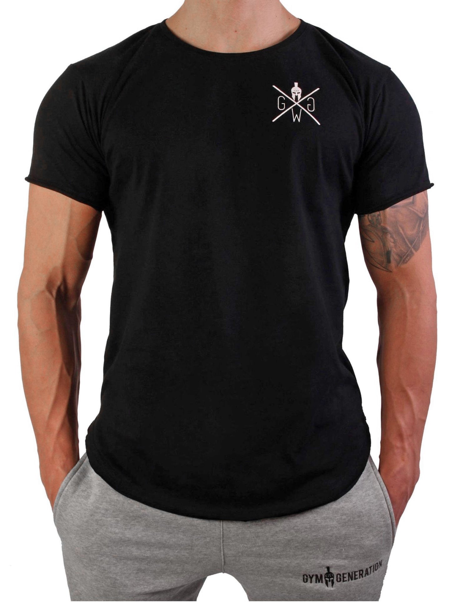 Schwarzes Herren T-Shirt von Gym Generation aus 100% Baumwolle mit dezentem Spartaner-Logo.
