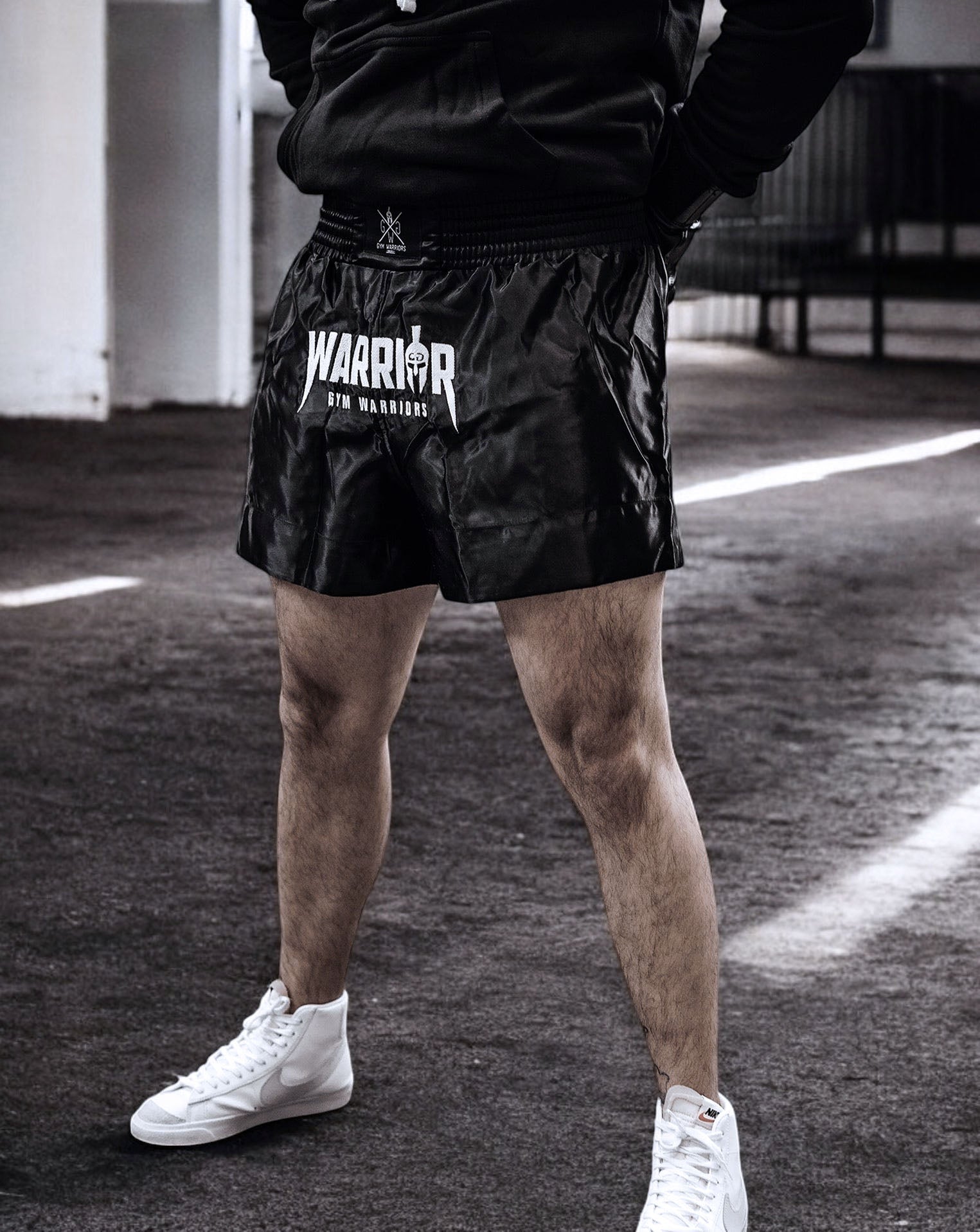 Stylische und funktionale Muay Thai Shorts von Gym Generation, bieten Komfort und Atmungsaktivität bei intensiven Workouts.