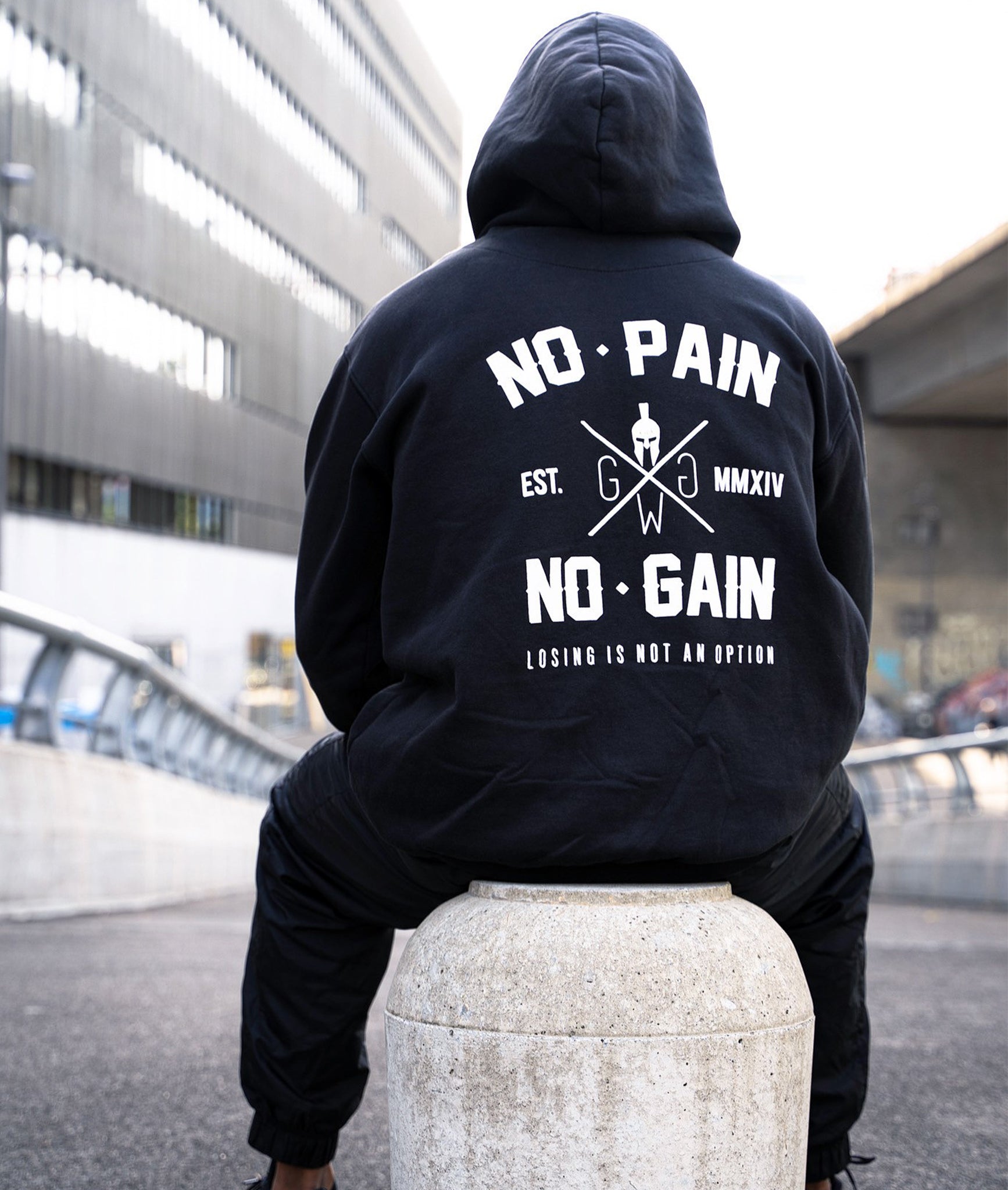 Hochwertiger Hoodie mit "No Pain No Gain" Aufdruck, bietet maximalen Komfort und Stil.