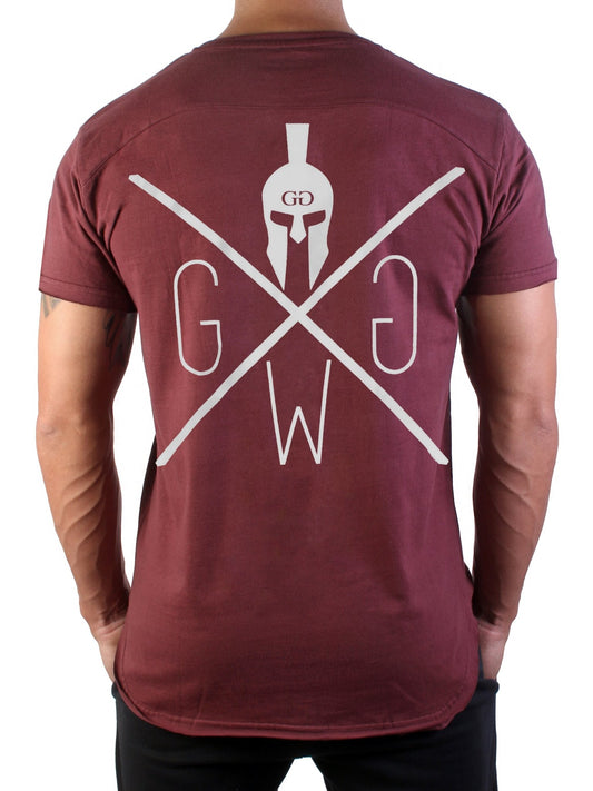 Herren T-Shirt in Bordeaux von Gym Generation mit weißem Spartaner-Logo, ideal für stilbewusste Männer.