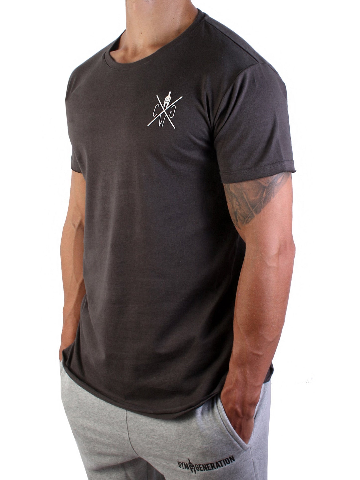 Sportliches und stylisches Warrior T-Shirt in Dunkelgrau von Gym Generation, ideal für jeden Tag.