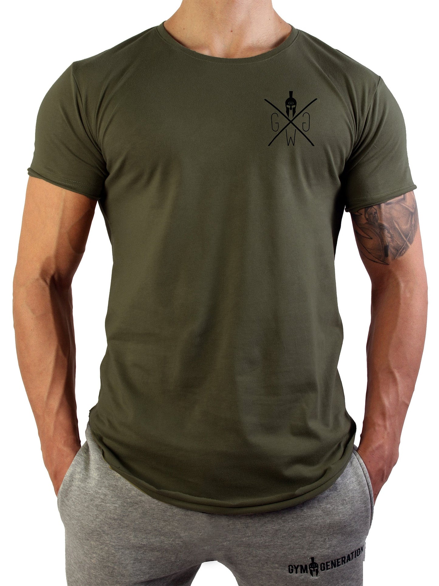 Gym Generation Warrior T-Shirt in Olivgrün mit gerollten Ärmeln und abgerundetem Saum für stilbewusste Männer.