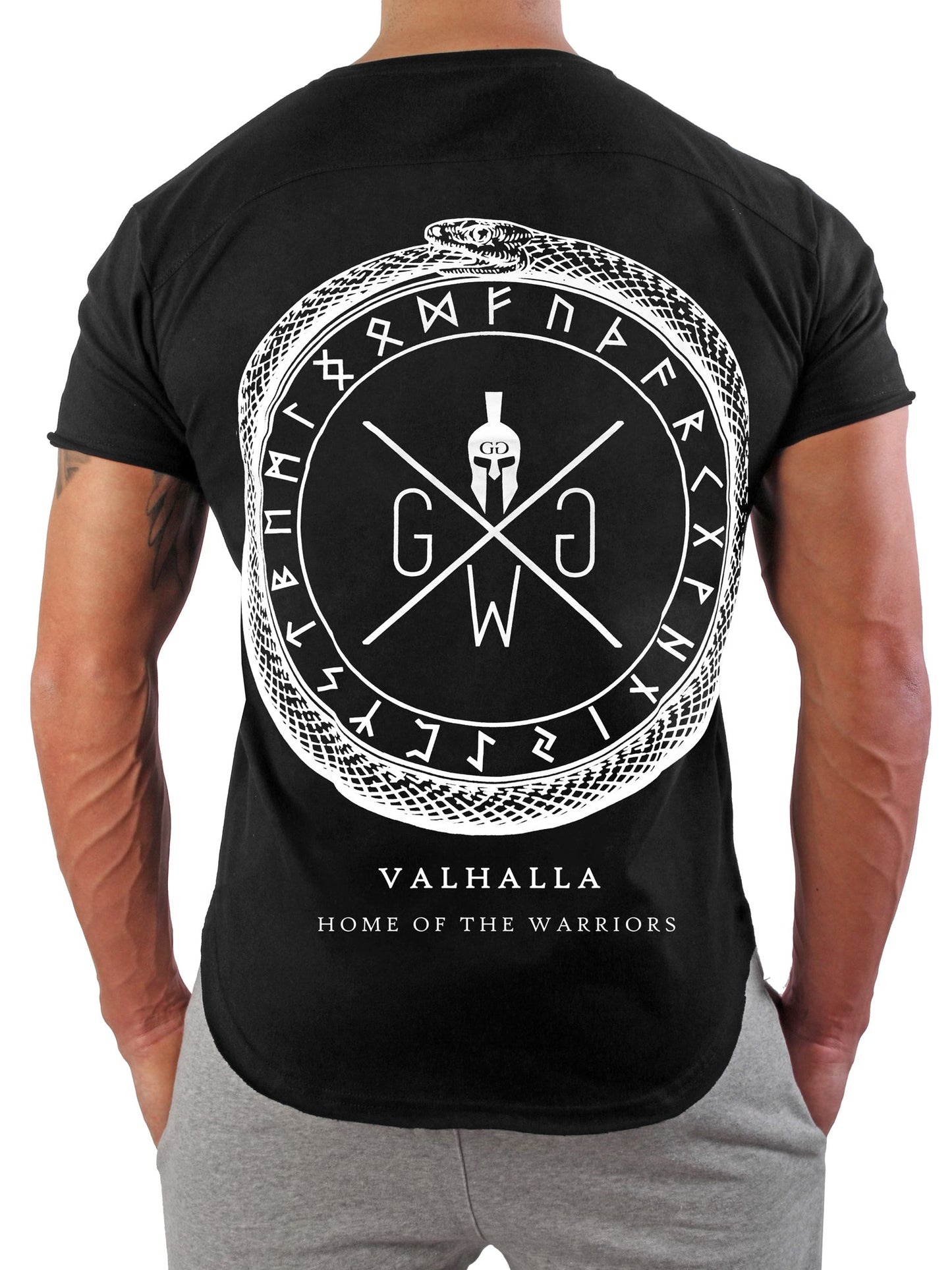 Valhalla T-Shirt Schwarz – Gym T-Shirt aus 100% Baumwolle, inspiriert von der nordischen Mythologie, für einen kraftvollen, sportlichen Look im Fitnessstudio oder Alltag.