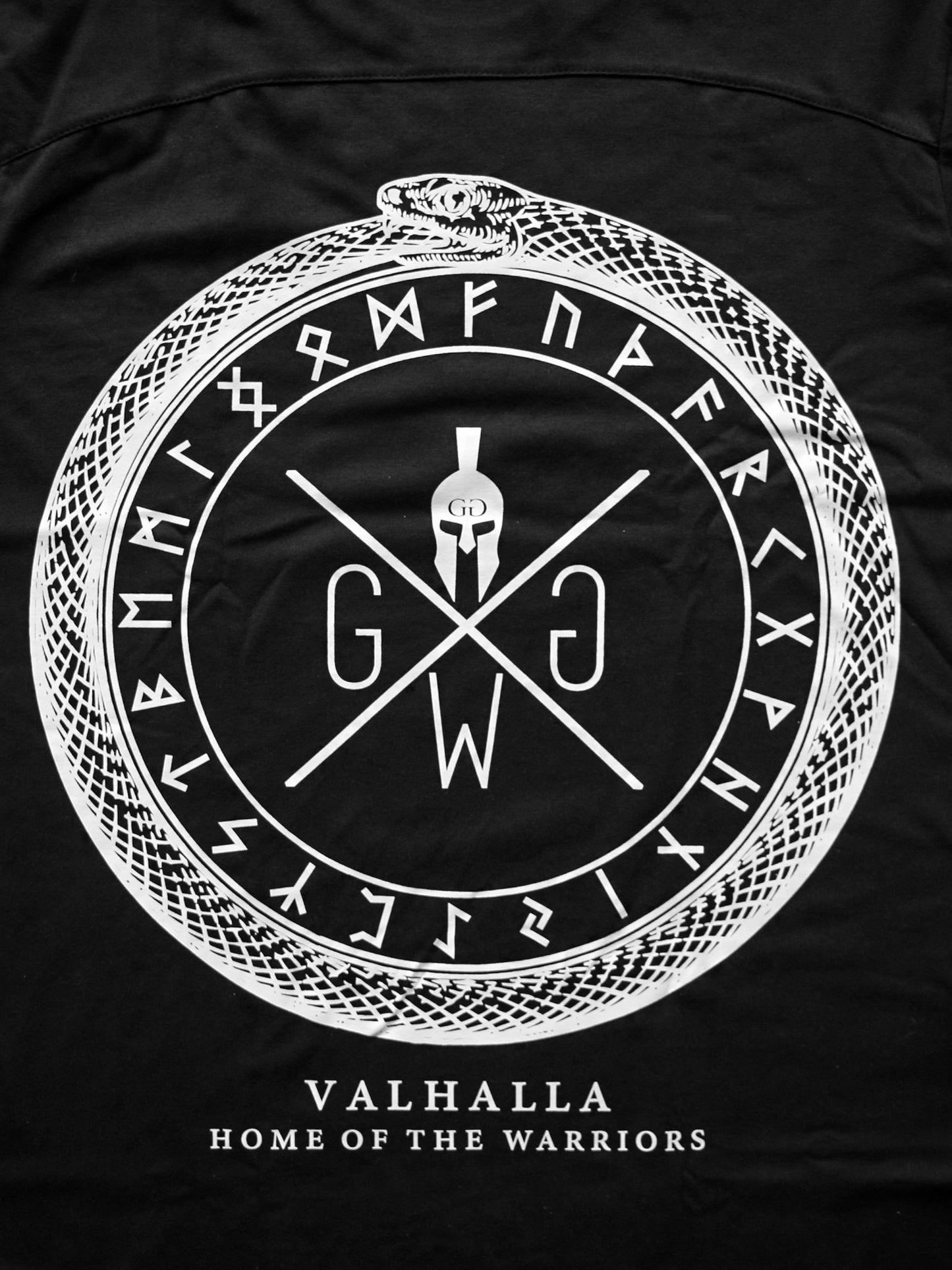 Valhalla T-Shirt Schwarz – Komfortables Gym T-Shirt mit starkem nordischen Motiv, inspiriert von der Legende der Kriegerhalle, für intensives Training und stilvolle Freizeitlooks.