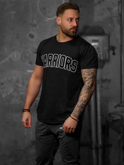 Schwarzes Warriors Shirt – hochwertiges T-Shirt mit ausdrucksstarkem Print, geradem Schnitt und erstklassiger Baumwolle, ideal für Streetwear- und Fitness-Enthusiasten.