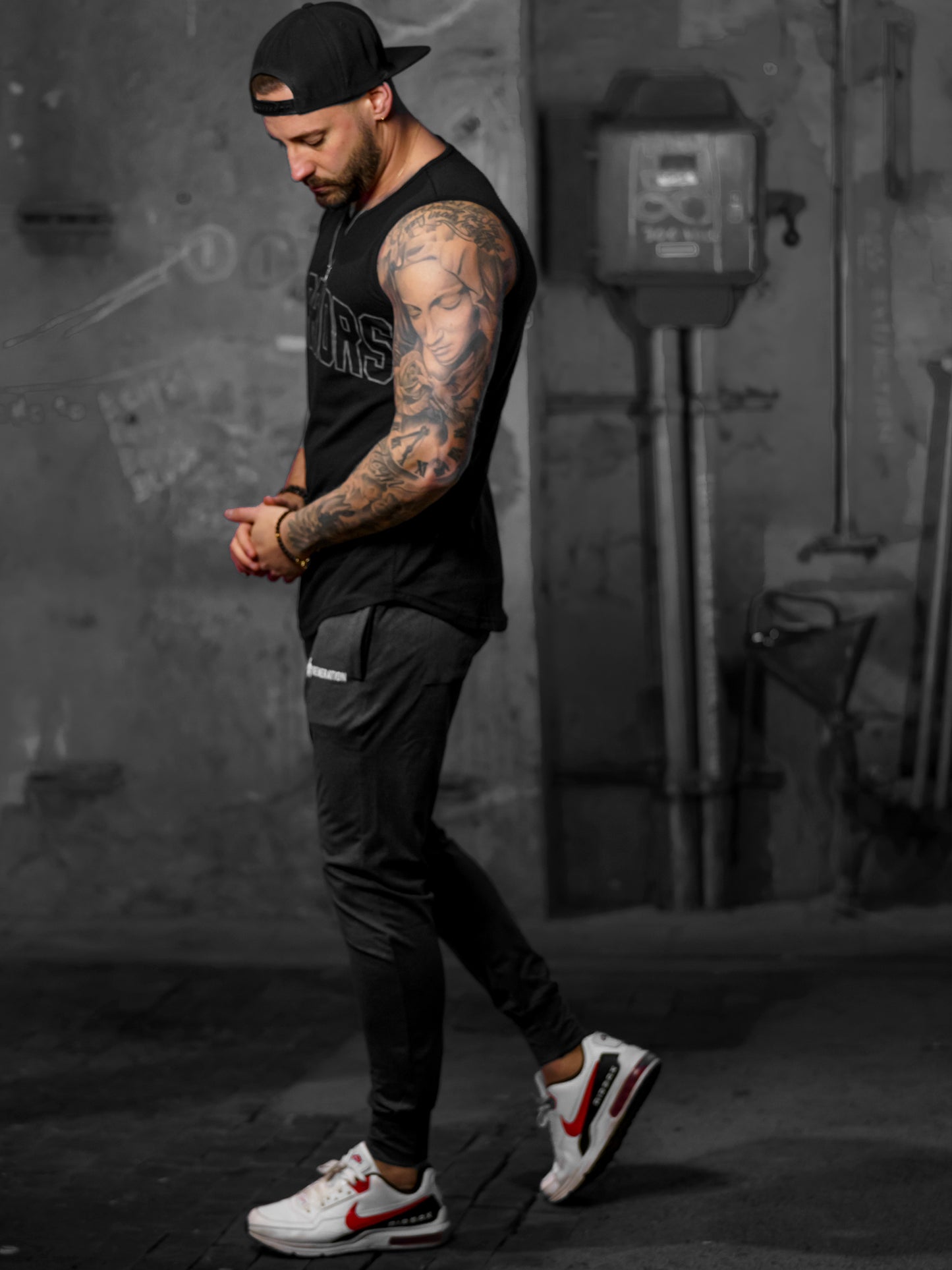 Schwarzes Warriors Tank Top – ärmelloses Herren-Top aus atmungsaktivem Material, mit stilvollem Design für maximale Bewegungsfreiheit und modernen Streetstyle.